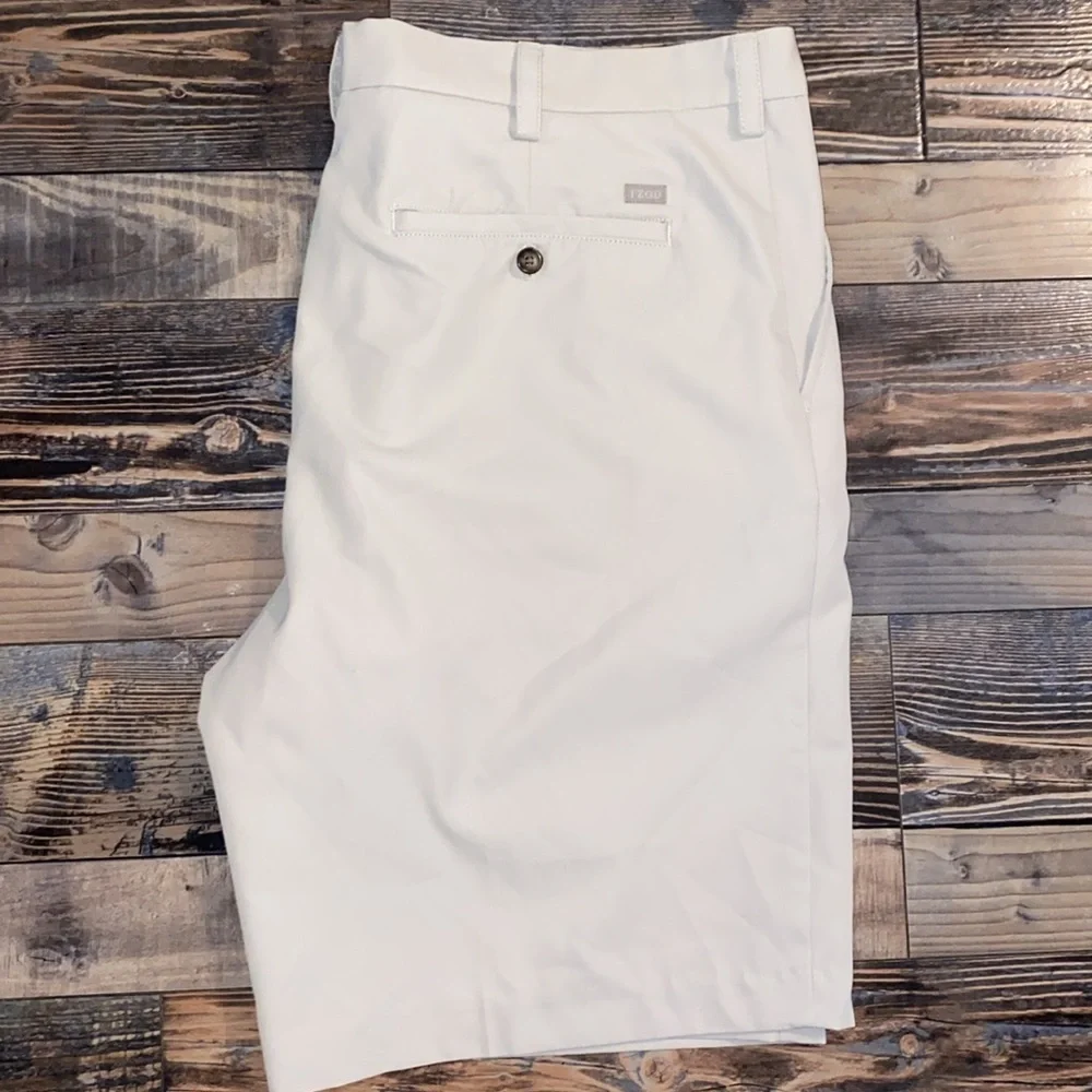 IZOD Golf shorts size 40